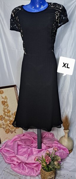 Robe élégante noire dentelle