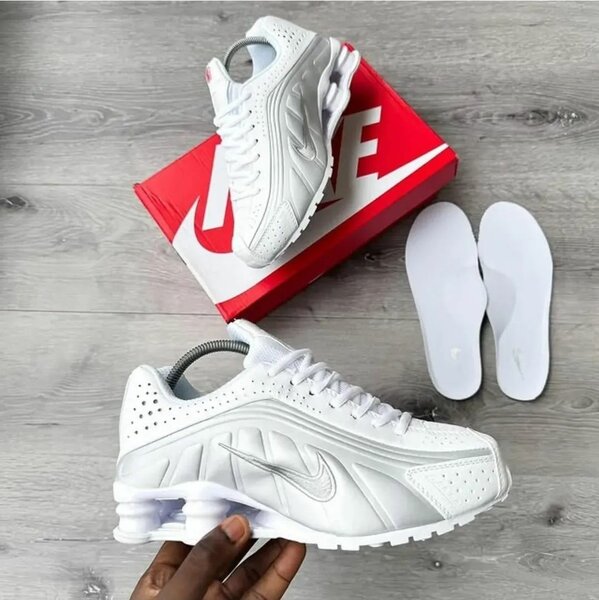 Baskets Nike Shox Blancs