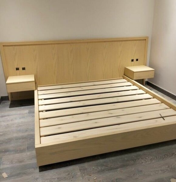 Lit double moderne en bois