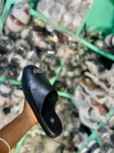 Mules Noires en Cuir Élégant