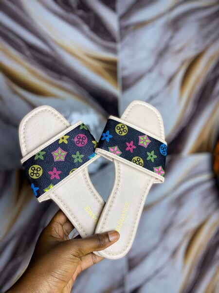 Sandales à motifs colorés