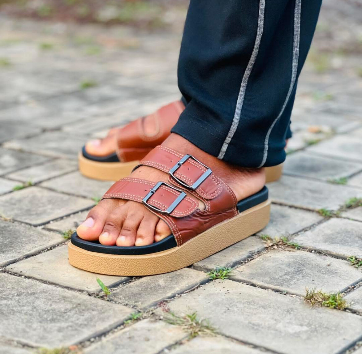 Sandales à boucles unisexes