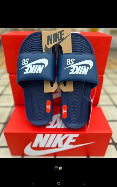 Claquettes Nike Sb avec carton