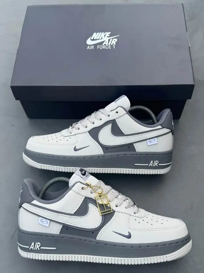 Nike Air Force 1 blanche et grise