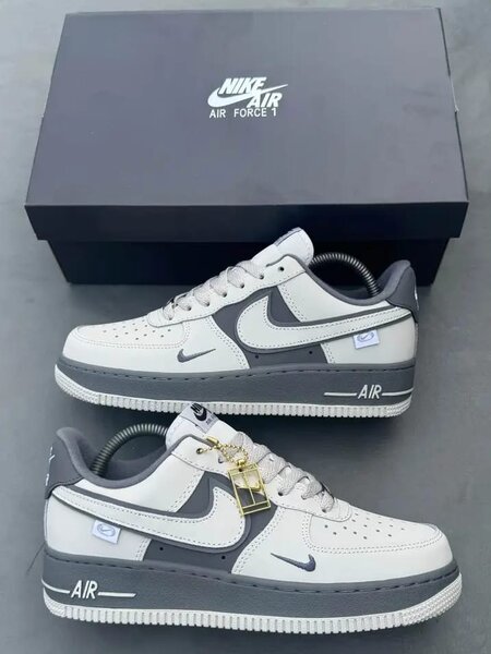 Nike Air Force 1 blanche et grise