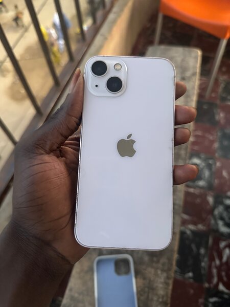 iPhone élégant blanc 128Go