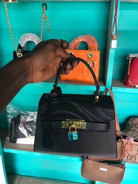 Sac à main noir élégant