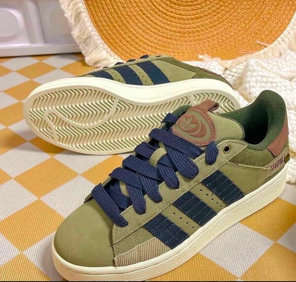 Baskets en daim élégantes