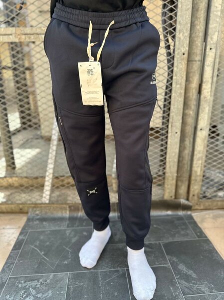 Jogging homme disponible