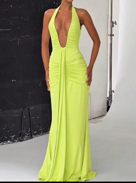 Élégante robe dos nu jaune