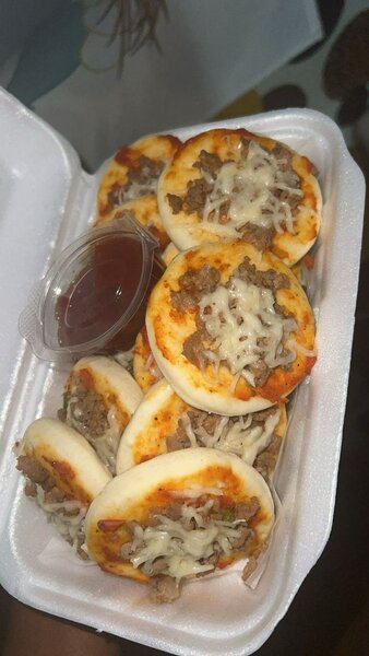 Mini-pizzas au fromage et viande