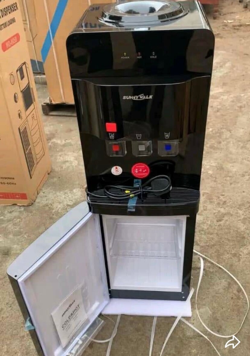 Distributeur d'eau avec réfrigérateur