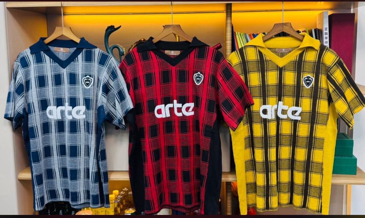 Maillot à carreaux moderne