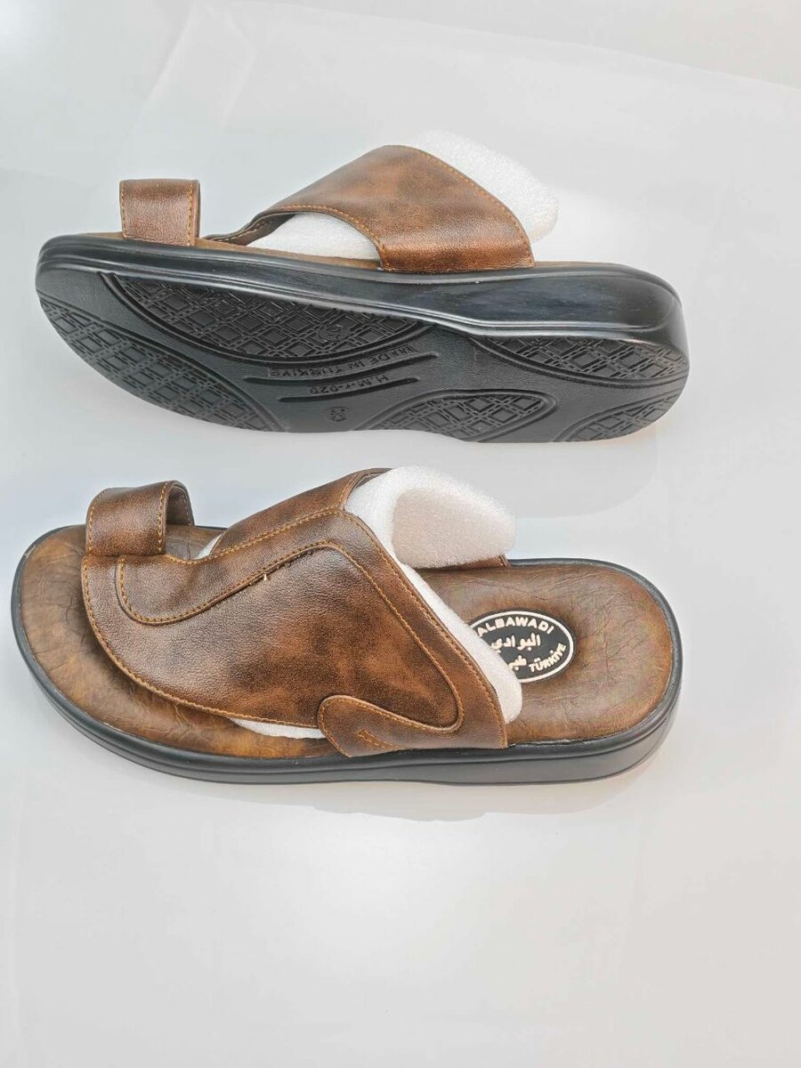 Sandales en cuir brun