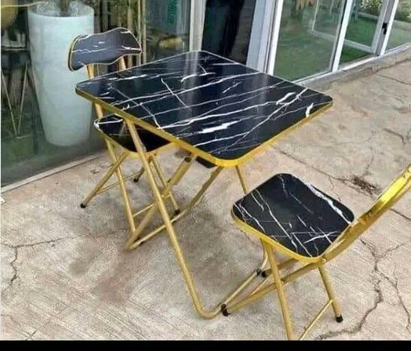 Ensemble table et chaises pliantes