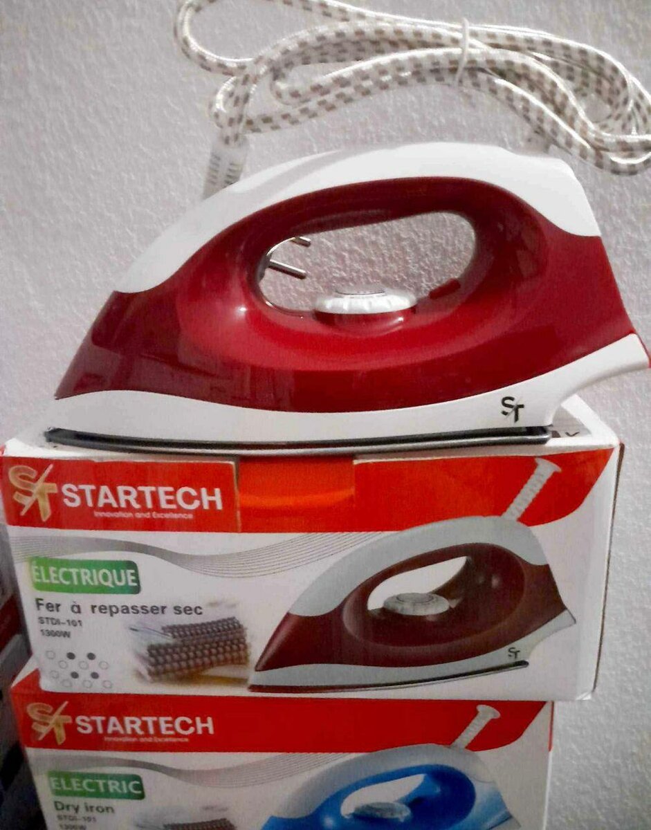 Fer à repasser StarTech électrique