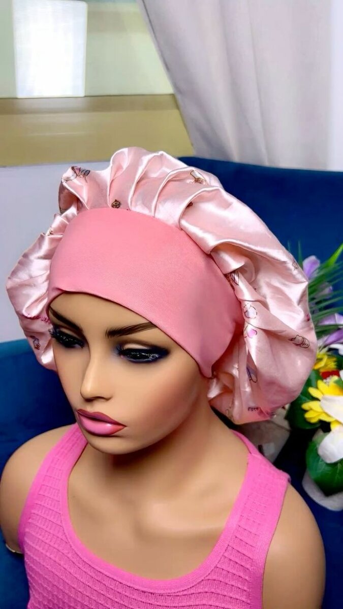 Bonnet en satin réversible