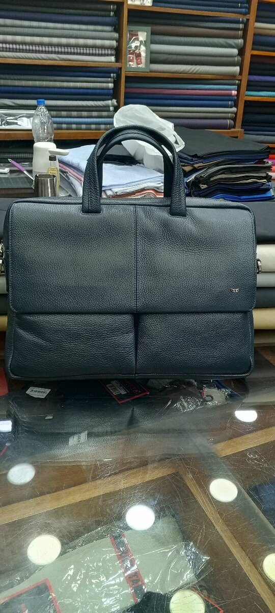 Élégante sacoche en cuir noir