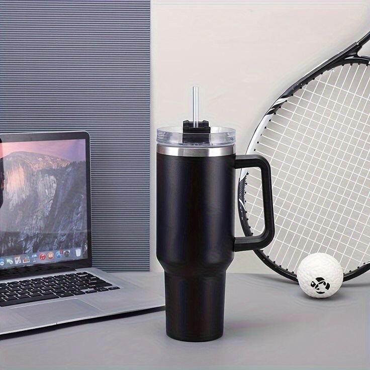 Mug isotherme avec paille