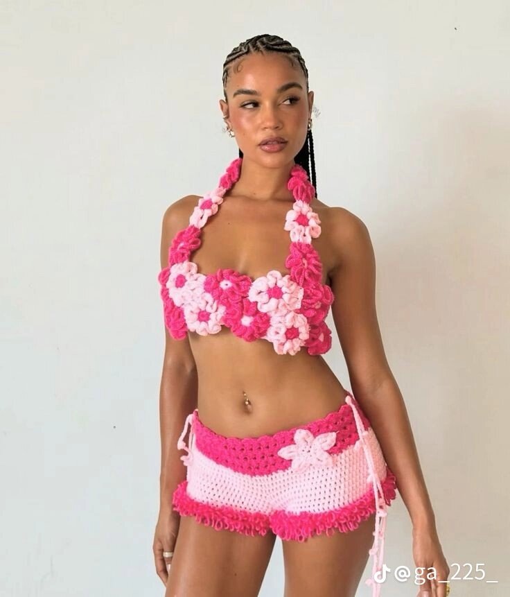 Tenue en crochet colorée