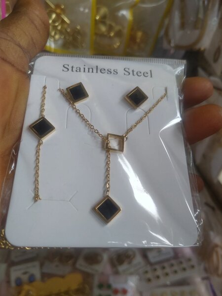 Parure élégante en acier inoxydable