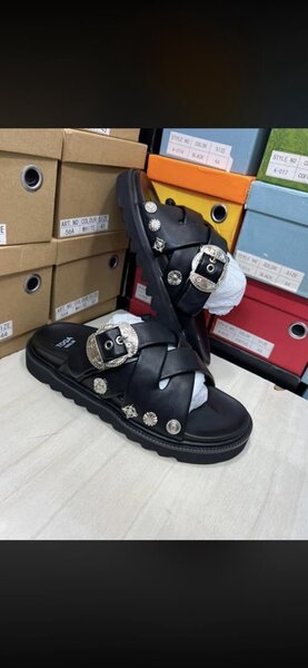 Sandales en cuir avec boucles