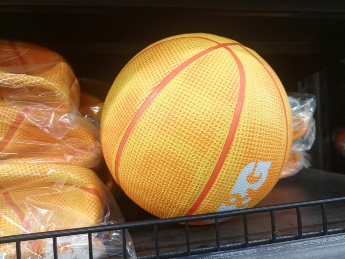 Ballon de basket en caoutchouc