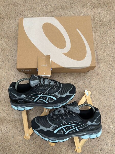Chaussures de course ASICS noires