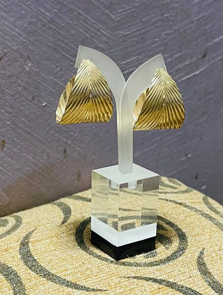 Boucles d'oreilles dorées élégantes