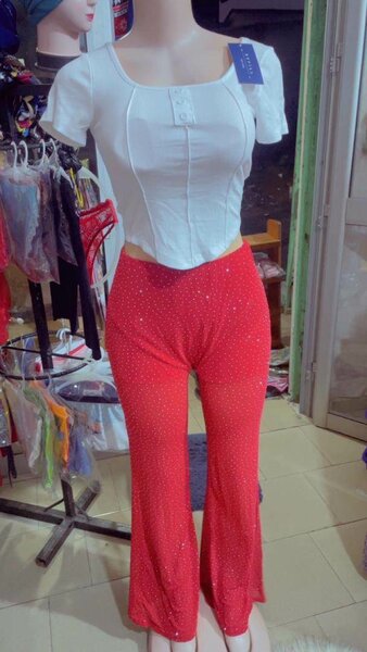 Ensemble chic blanc et rouge