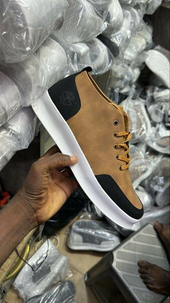 Chaussures montantes en cuir pour homme