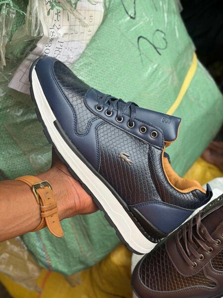 Sneakers en cuir bleu élégant