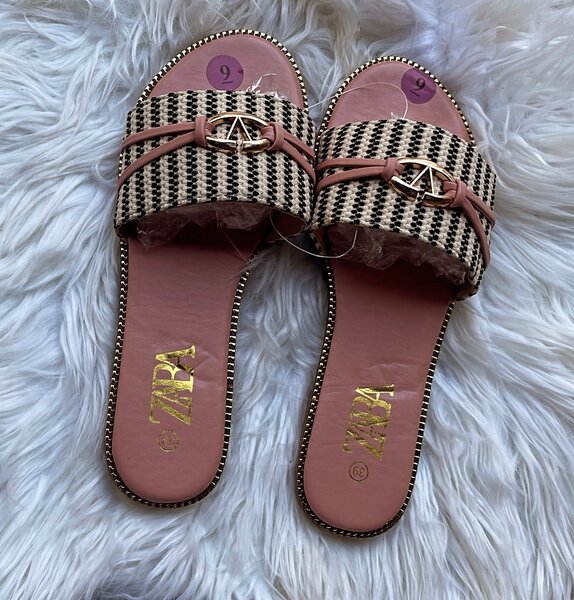 Mules en cuir tressé élégantes