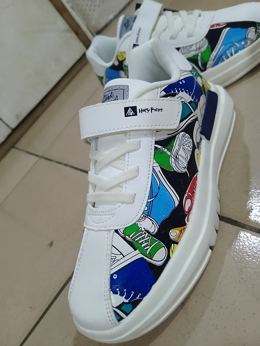 Baskets enfants colorées