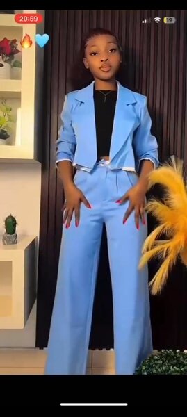 Tailleur bleu élégant femme