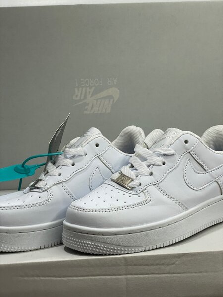 Baskets blanches en cuir élégantes