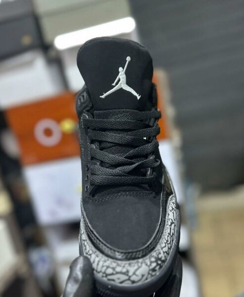 Baskets Jordan Noir et Blanc