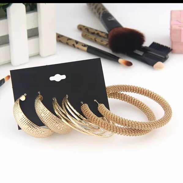 Elegant Gold Hoop Earrings Set