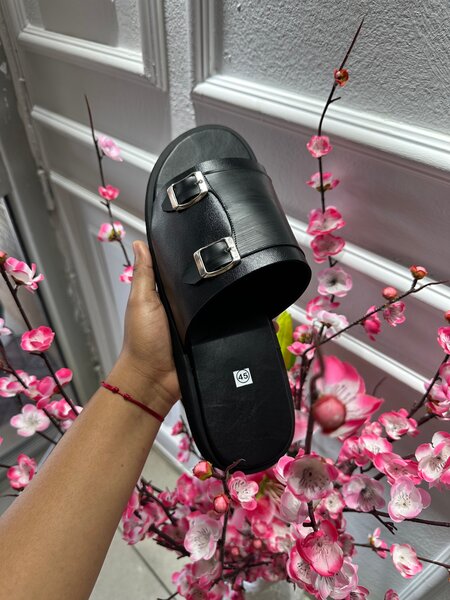 Sandales en cuir noir