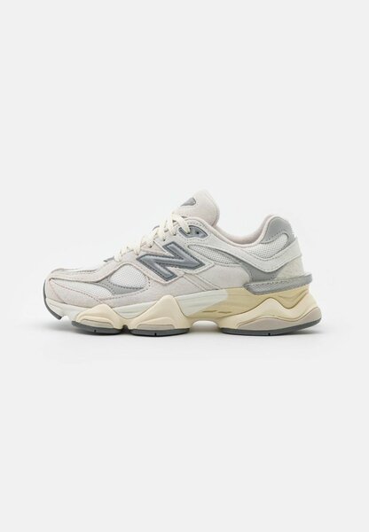 New Balance 9060 dans carton