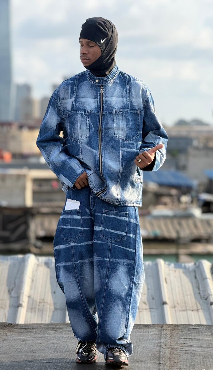 Costume en denim tendance