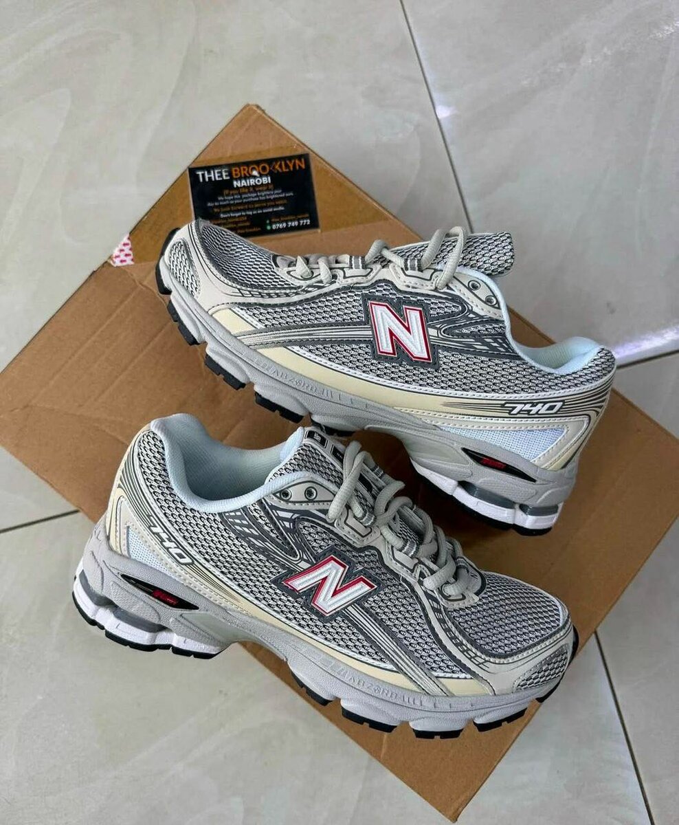 NEW BALANCE SNEAKERS