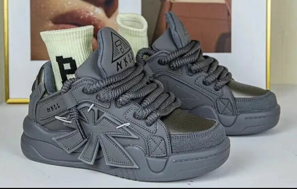 Chaussures montantes grises pour homme