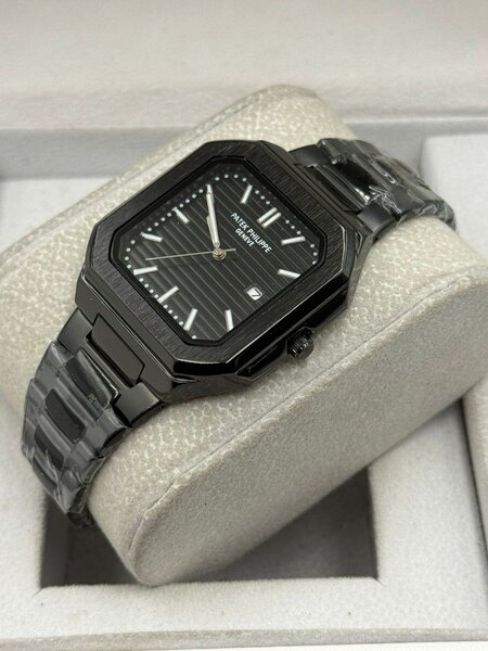 Montre élégante en acier inoxydable