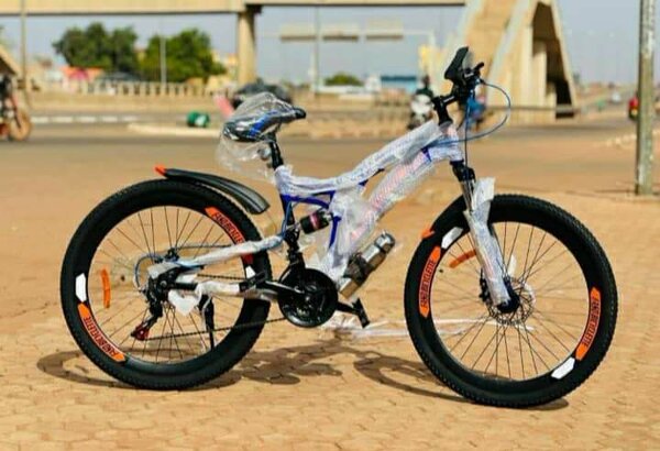 Vélo électrique pliant blanc