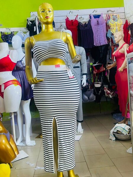 Robe longue sans manches élégante pour femme