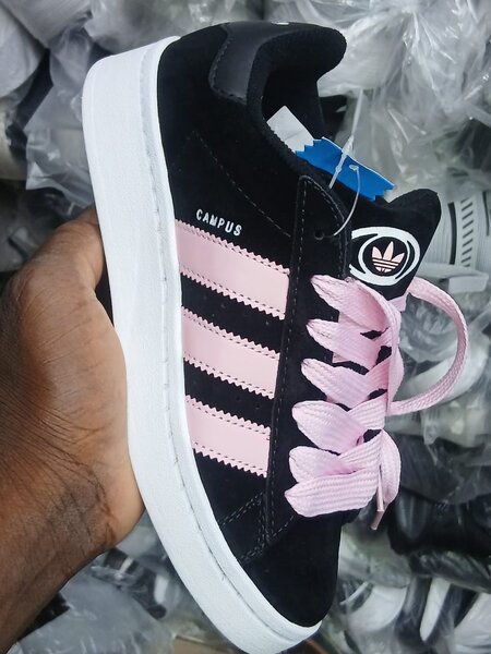 Baskets Campus noires et roses