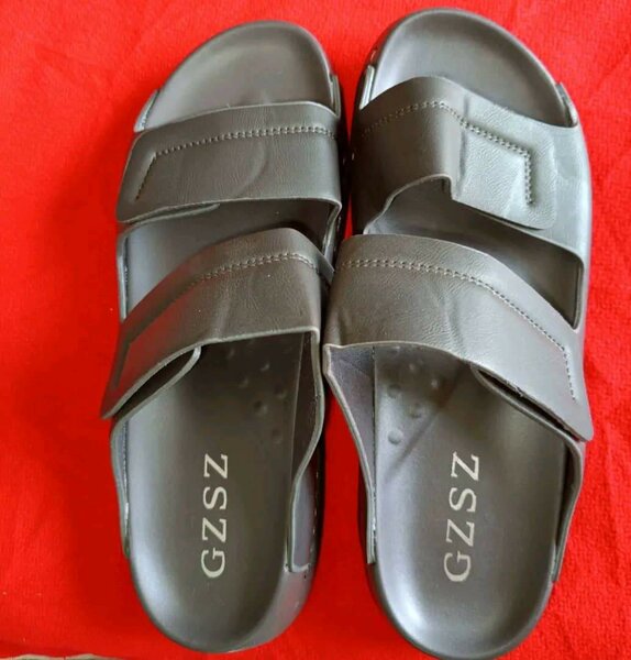 Sandales GZSZ en cuir noir