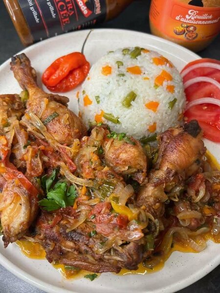 Poulet Sauté Épicé au Riz