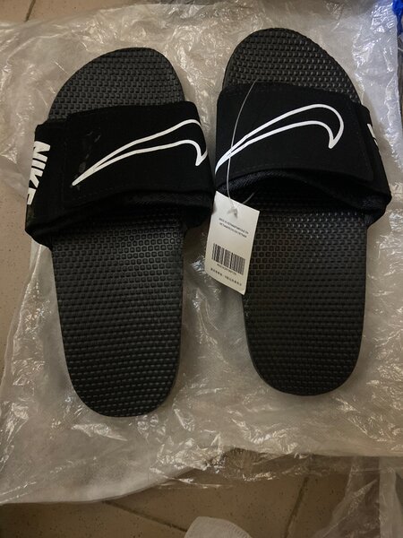 Claquettes noires sport homme